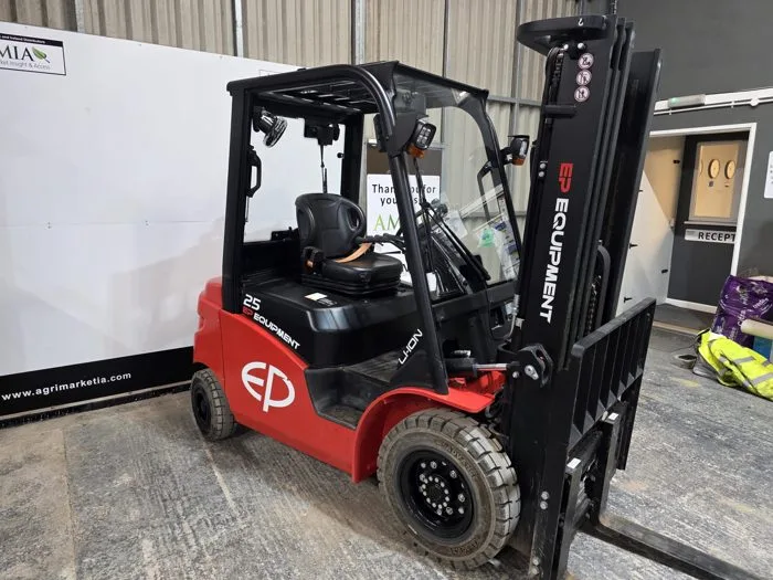 EP EFL253 Forklift